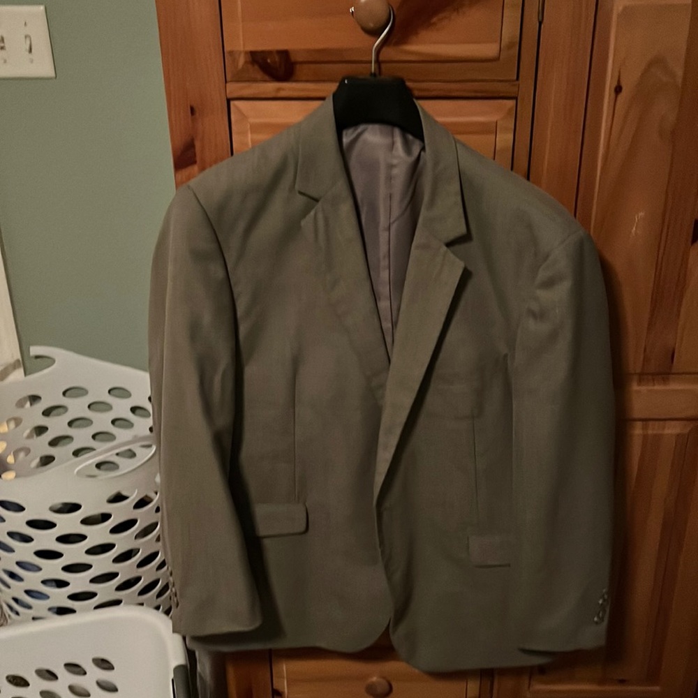 Van Heusen Suit 48R with 40W x 32L